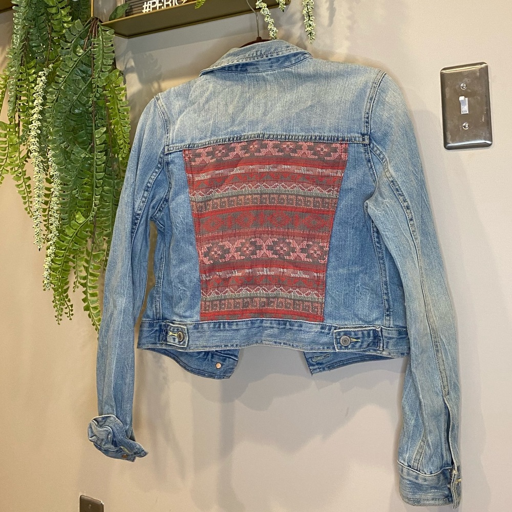 American Eagle Light wash denim jacket with coral patchwork design